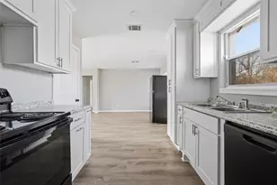 3901 Hiland Dr, Beverly Hills, TX 76711 - Photo 5