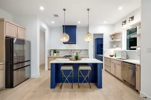 807 S Glasgow Dr, Dallas, TX 75223 - Photo 1