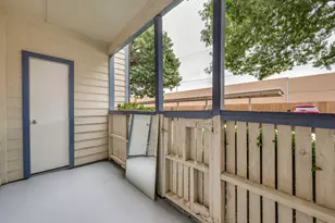 1603 Marsh Ln, Carrollton, TX 75006 - Photo 21