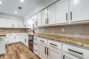 15607 Trails End Dr, Dallas, TX 75248 - Photo 13