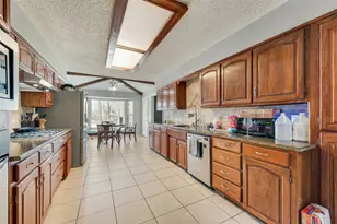 1301 Ranch Valley Dr, DeSoto, TX 75115 - Photo 3