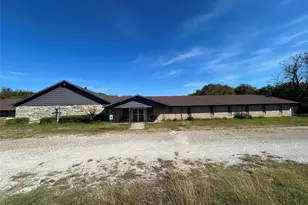 3404 N Grand Ave, Gainesville, TX 76240 - Photo 1