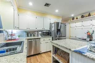 202 E San Benito Dr, Robinson, TX 76706 - Photo 9