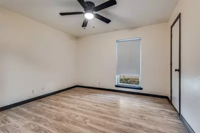 718 Knollridge Drive, Lewisville, TX 75077 - Photo 11