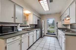 718 Knollridge Dr, Lewisville, TX 75077 - Photo 5