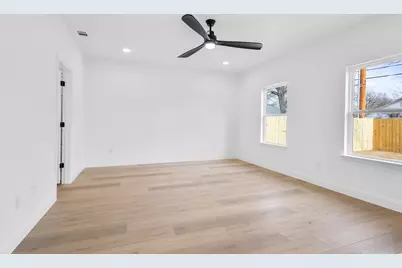 128 Cottonwood Street, Fort Worth, TX 76111 - Photo 11