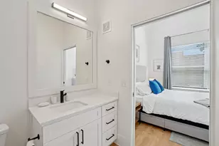 6418 Maple Ave, Dallas, TX 75235 - Photo 11