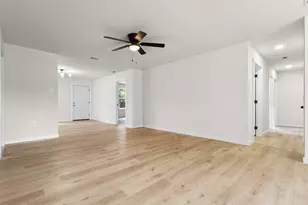 422 Sparks St, Grand Prairie, TX 75051 - Photo 7