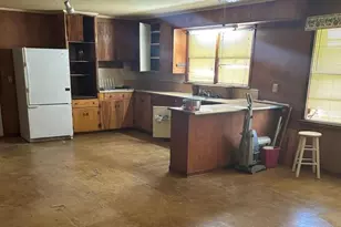 1015 W Hamilton, Olney, TX 76374 - Photo 3