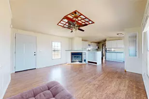 206 Creekview Meadows Ct, Springtown, TX 76082 - Photo 5