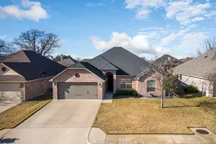 313 Donna Cir, Granbury, TX 76049 - Photo 3