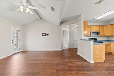 904 Roseanne Drive, Commerce, TX 75428 - Photo 5