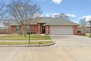 904 Roseanne Dr, Commerce, TX 75428 - Photo 1