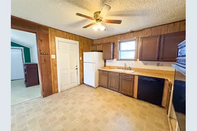 2007 Avenue E, Cisco, TX 76437 - Photo 9