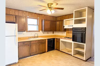 2007 Avenue E, Cisco, TX 76437 - Photo 9