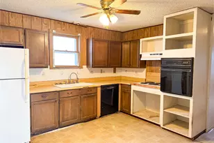 2007 Avenue E, Cisco, TX 76437 - Photo 9