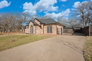 905 Evandale Rd, Burleson, TX 76028 - Photo 3