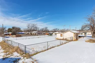 1902 Bristol Dr, Sweetwater, TX 79556 - Photo 25