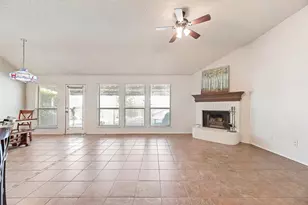 637 Manchester Dr, Mansfield, TX 76063 - Photo 3