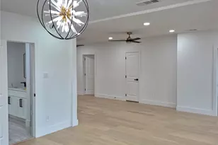 710 S Glasgow Dr, Dallas, TX 75223 - Photo 9