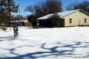 140 Pecan St, Blossom, TX 75416 - Photo 3