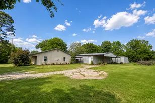 140 Pecan St, Blossom, TX 75416 - Photo 3