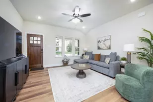 204 Walnut St, Whitesboro, TX 76273 - Photo 3