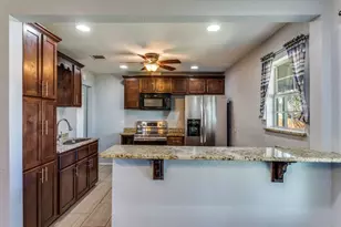 303 S Russell St, Alvarado, TX 76009 - Photo 7