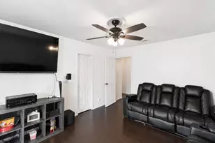 2906 Pacific Ct, Irving, TX 75062 - Photo 21