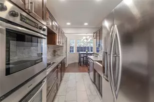 2906 Pacific Ct, Irving, TX 75062 - Photo 9