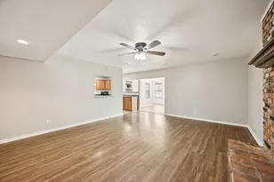 2710 Clover Valley Dr, Garland, TX 75043 - Photo 7