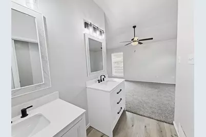 816 Midcreek Drive, Euless, TX 76039 - Photo 13