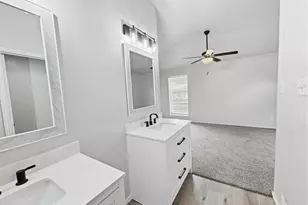 816 Midcreek Dr, Euless, TX 76039 - Photo 13