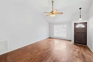 816 Midcreek Dr, Euless, TX 76039 - Photo 5