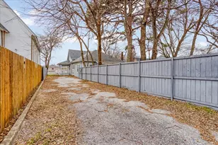 805 W Owings St, Denison, TX 75020 - Photo 7