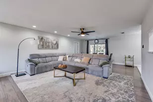 348 Thompson St, Fort Worth, TX 76134 - Photo 7