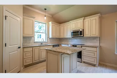 2714 Austin Drive, Granbury, TX 76048 - Photo 13