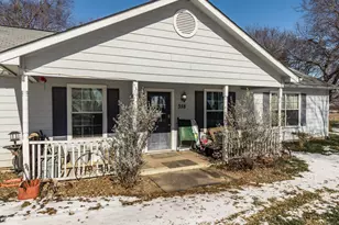 358 E Pecan St, Waxahachie, TX 75165 - Photo 3