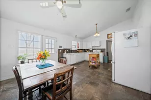 358 E Pecan St, Waxahachie, TX 75165 - Photo 9