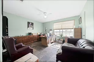 358 E Pecan St, Waxahachie, TX 75165 - Photo 15