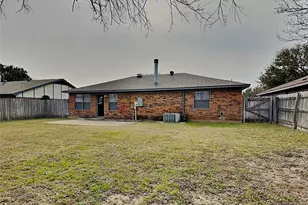 1300 N Creek Dr, Saginaw, TX 76179 - Photo 19