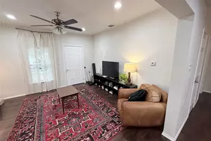 807 Kaufman St, Waxahachie, TX 75165 - Photo 3