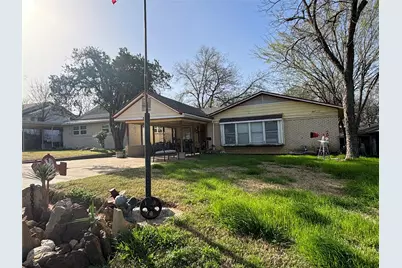 829 W Church Street, Grand Prairie, TX 75050 - Photo 1