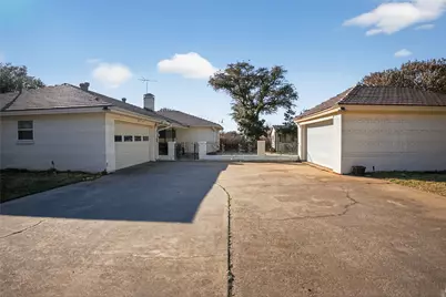 6425 Heidelburg Court, North Richland Hills, TX 76180 - Photo 3