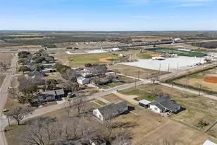 310 S 3rd St, Abbott, TX 76621 - Photo 17