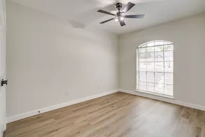 820 Chestnut Avenue, Burleson, TX 76028 - Photo 29