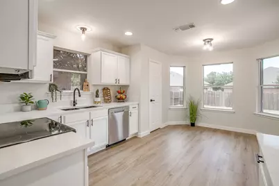 820 Chestnut Avenue, Burleson, TX 76028 - Photo 13