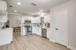 820 Chestnut Ave, Burleson, TX 76028 - Photo 15