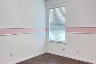 520 Kelley Ct, Fort Worth, TX 76120 - Photo 5