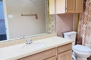 520 Kelley Ct, Fort Worth, TX 76120 - Photo 9